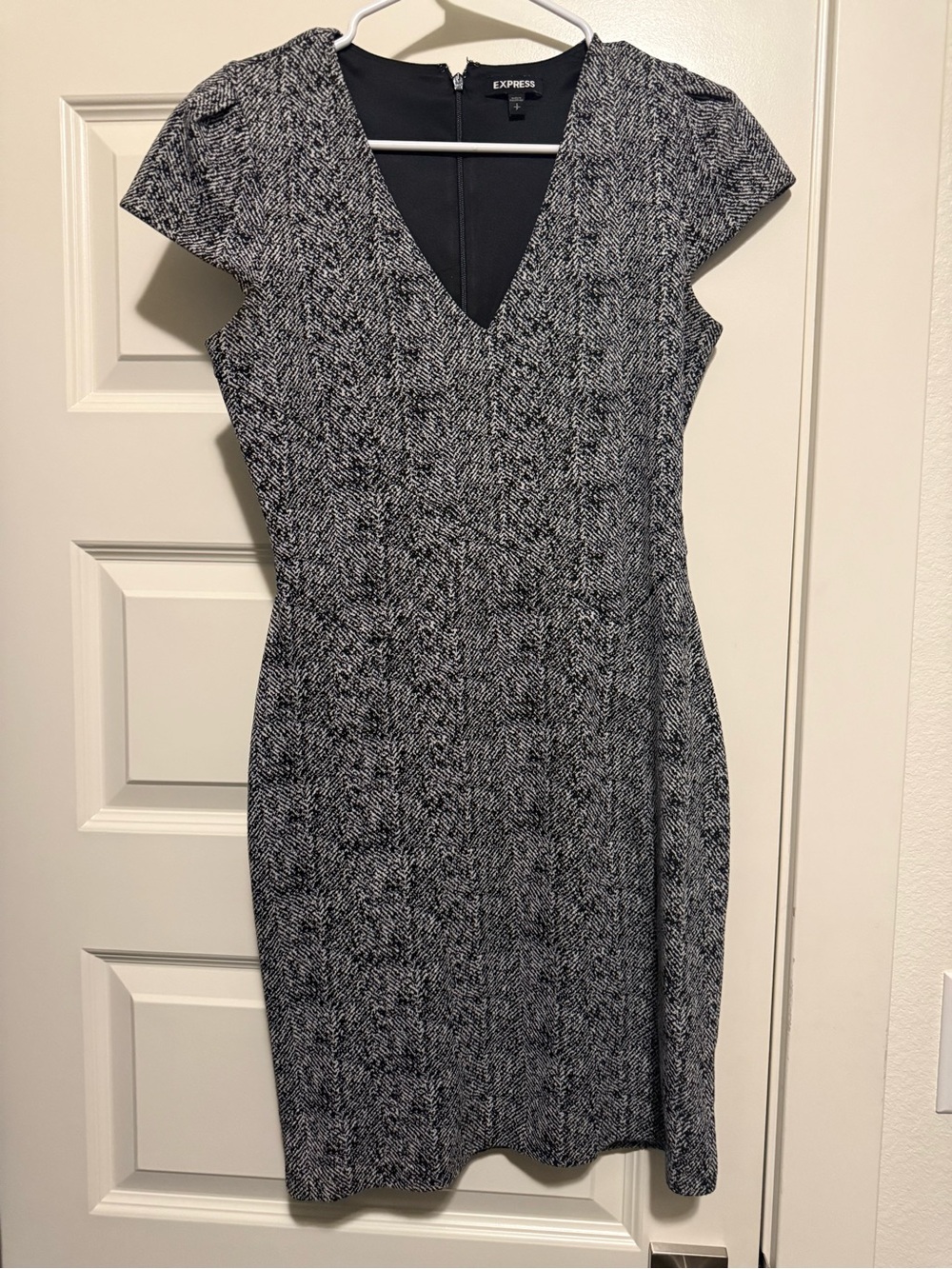 Express Black and White Textured V-Neck Sheath Dress